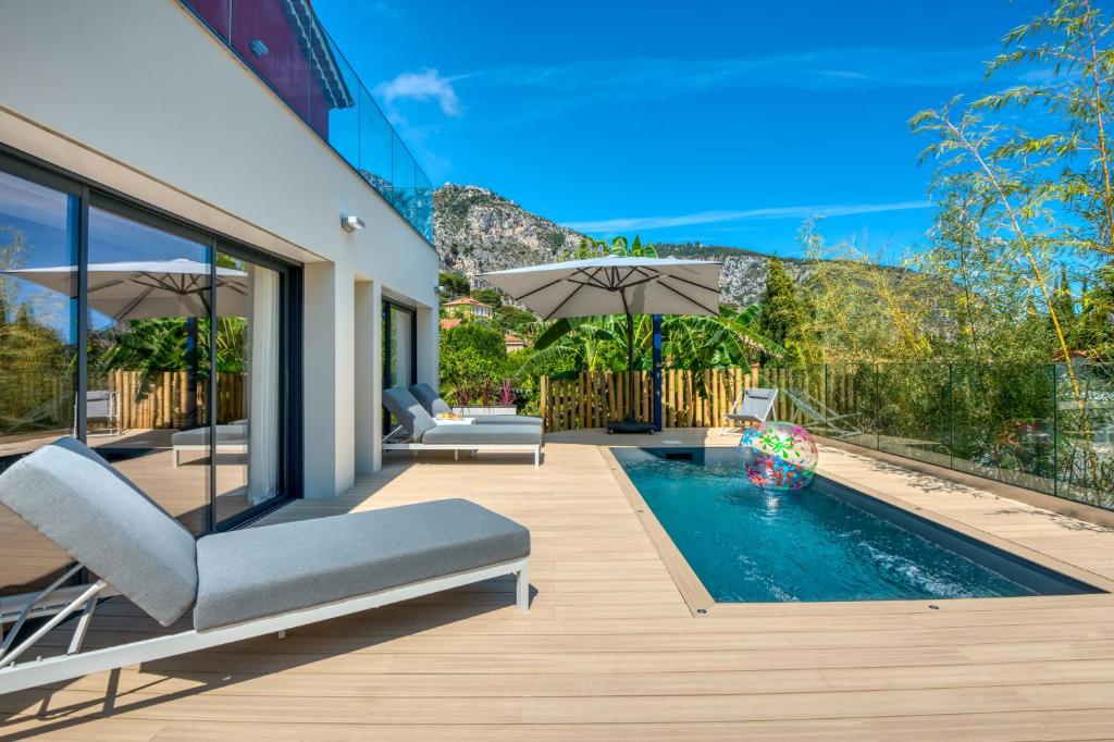 Luxury Villa Living: A Glimpse into Opulent Paradise